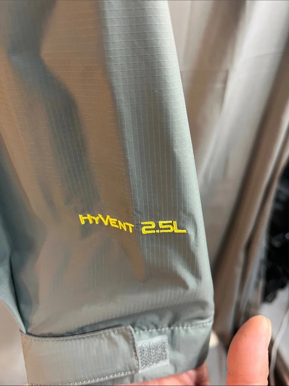 The North Face waterproof men’s XL HyVent 2.5L Shell with Yellow Logo